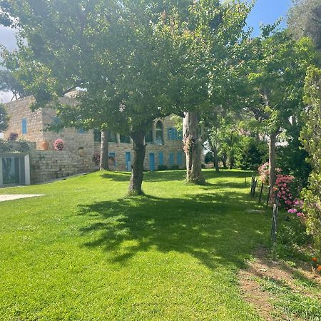 Hotel Al Bustan Beit Mery Екстериор снимка