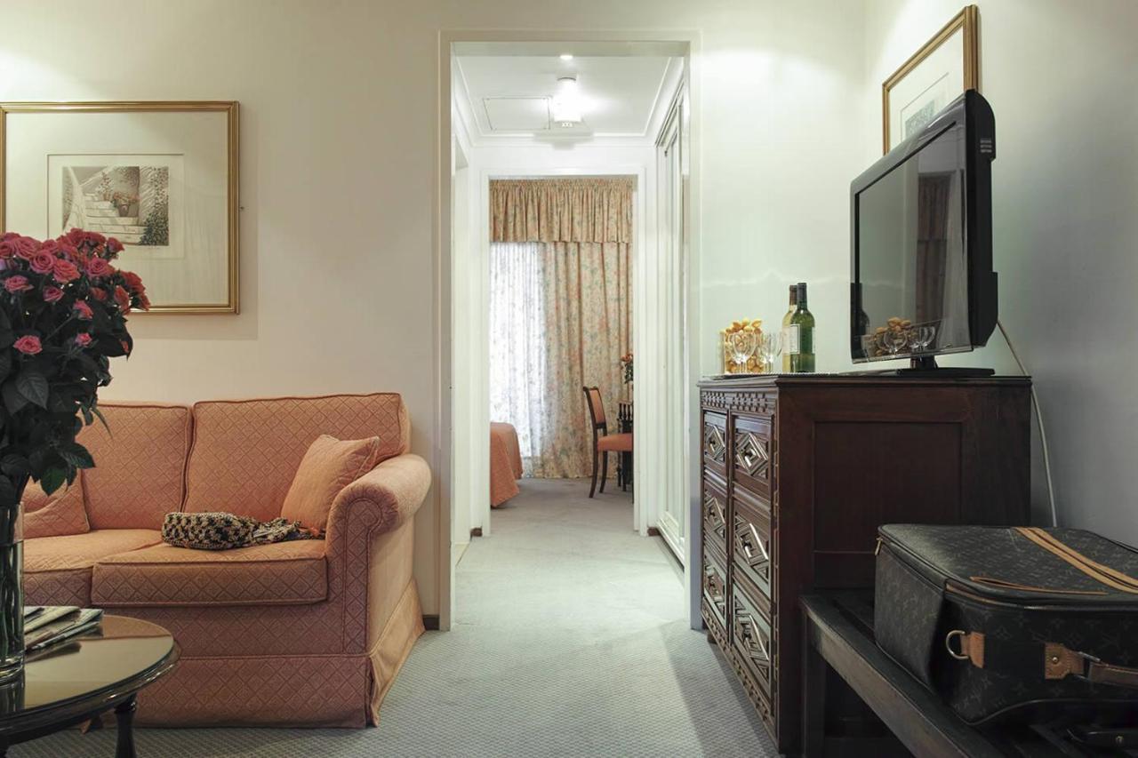 Hotel Al Bustan Beit Mery Екстериор снимка