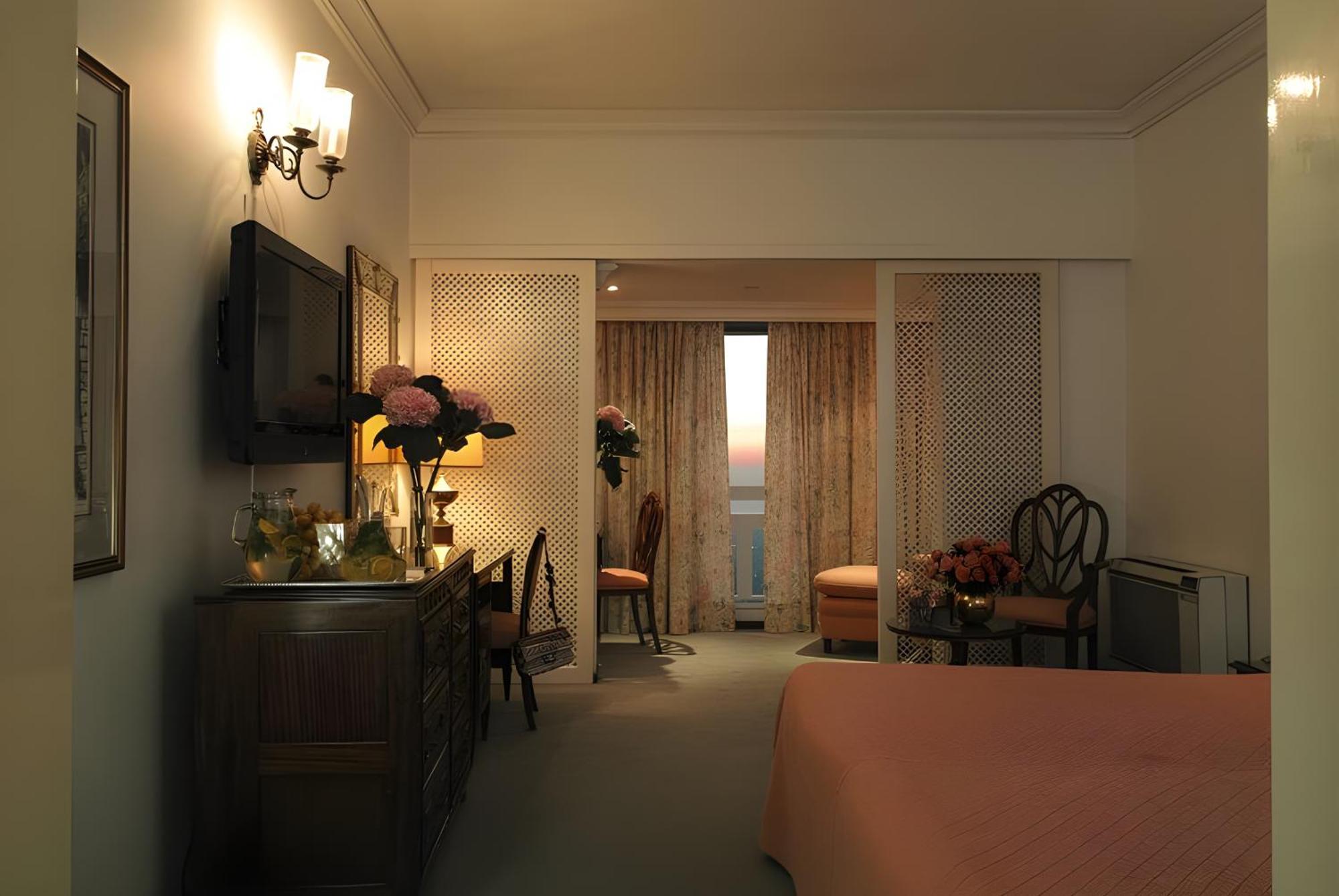 Hotel Al Bustan Beit Mery Екстериор снимка