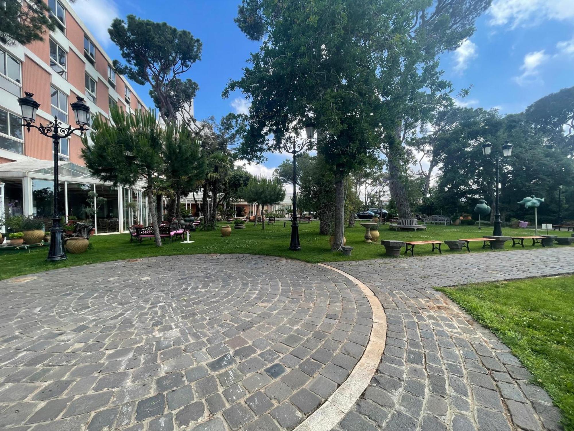 Hotel Al Bustan Beit Mery Екстериор снимка