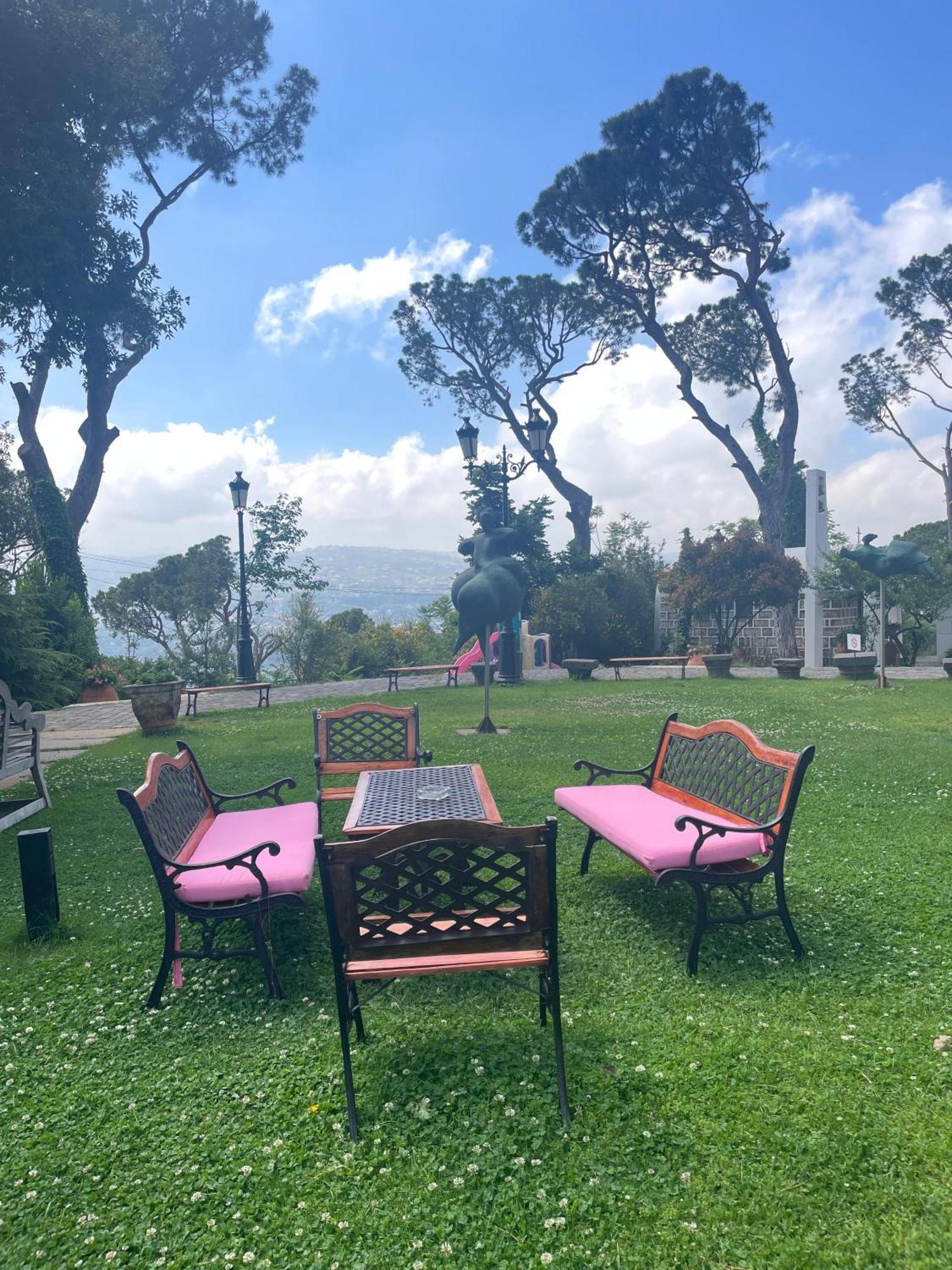 Hotel Al Bustan Beit Mery Екстериор снимка