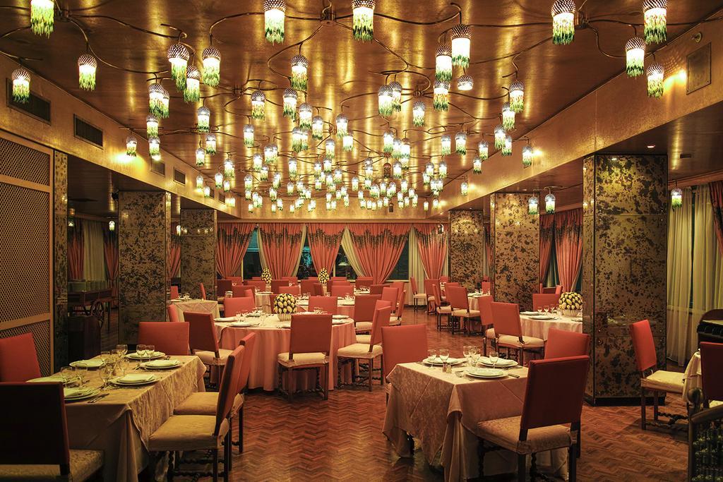 Hotel Al Bustan Beit Mery Екстериор снимка