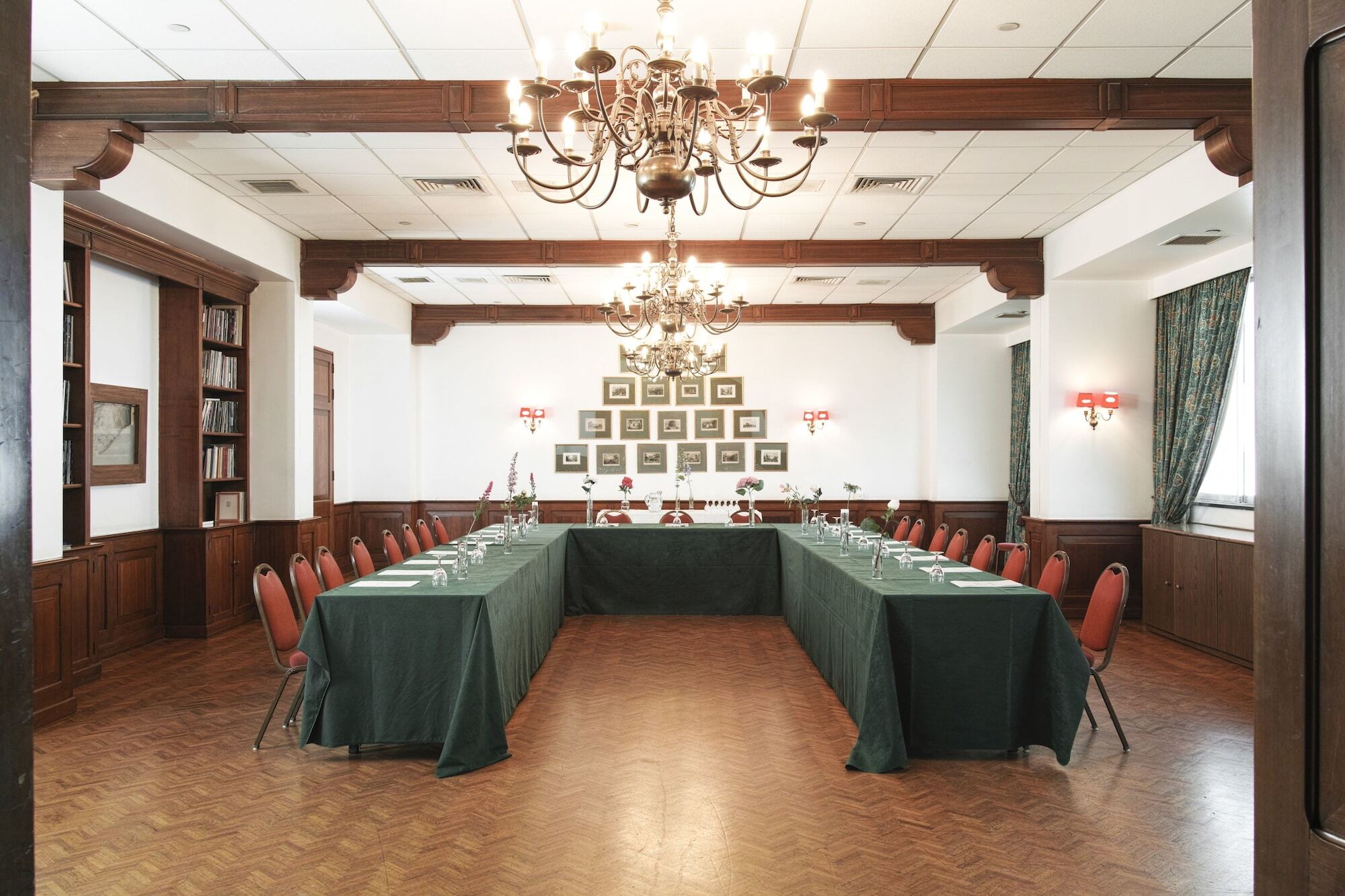 Hotel Al Bustan Beit Mery Екстериор снимка