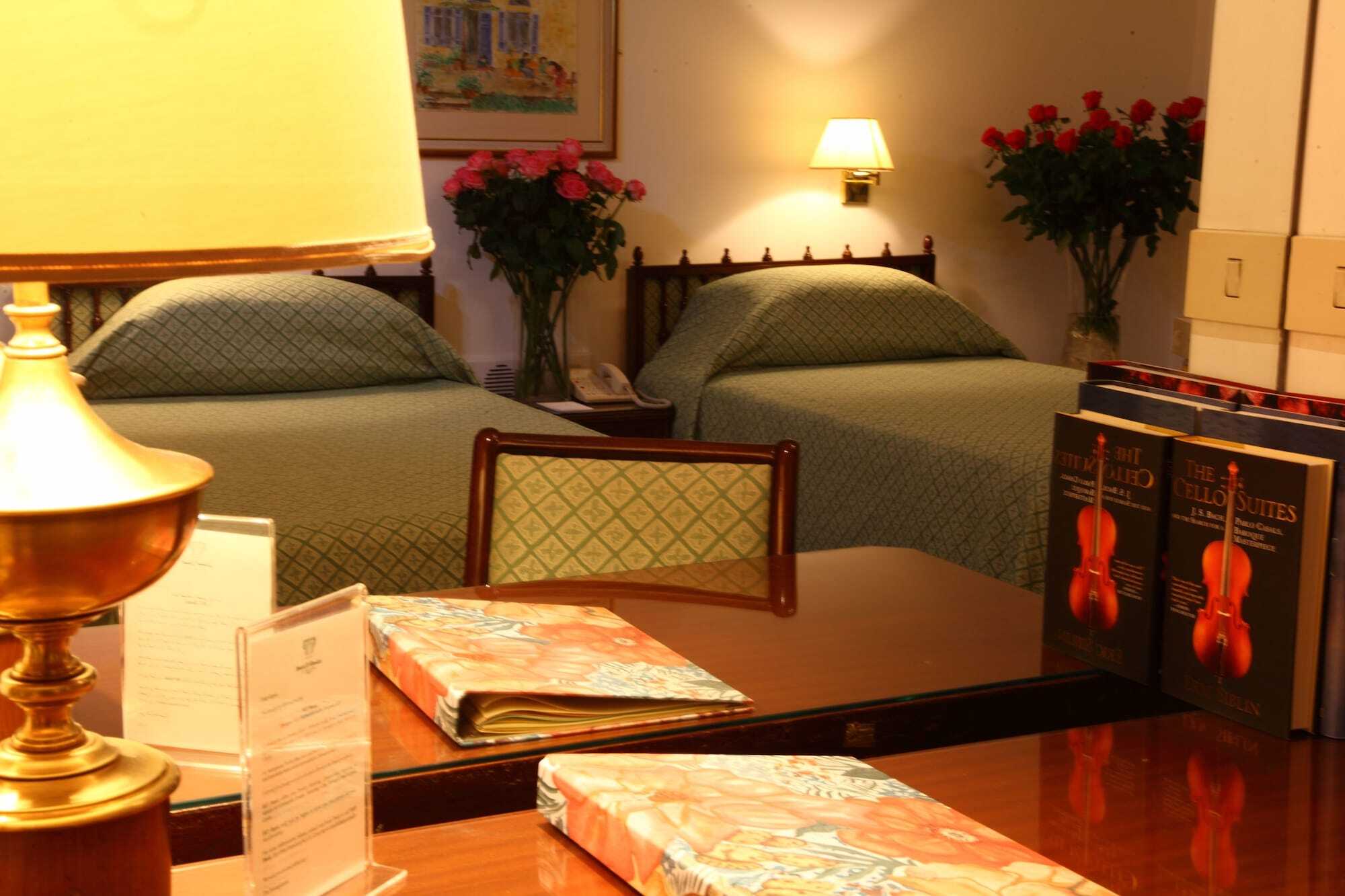Hotel Al Bustan Beit Mery Екстериор снимка