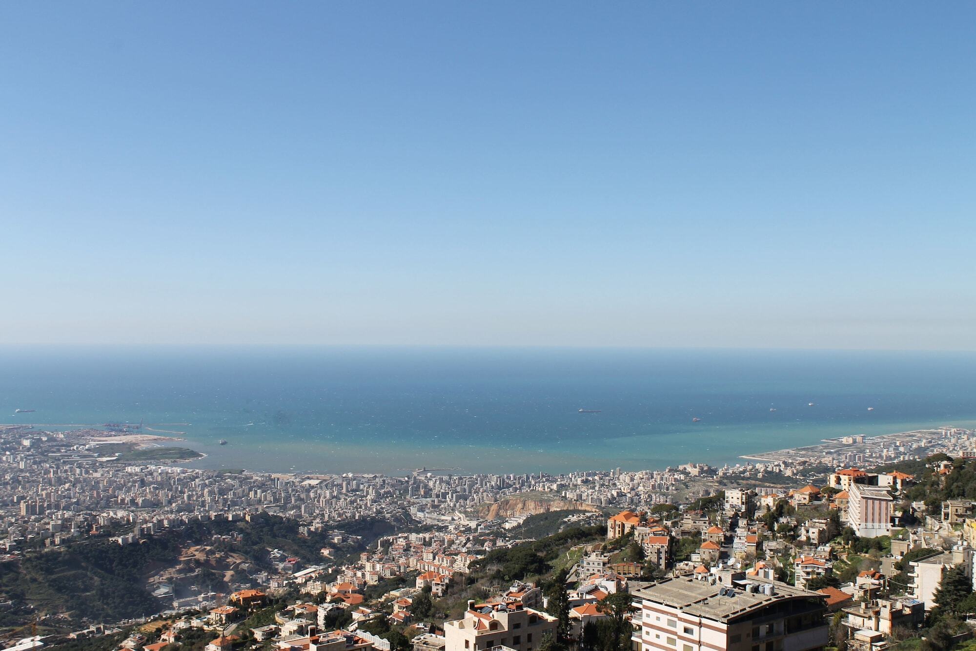 Hotel Al Bustan Beit Mery Екстериор снимка
